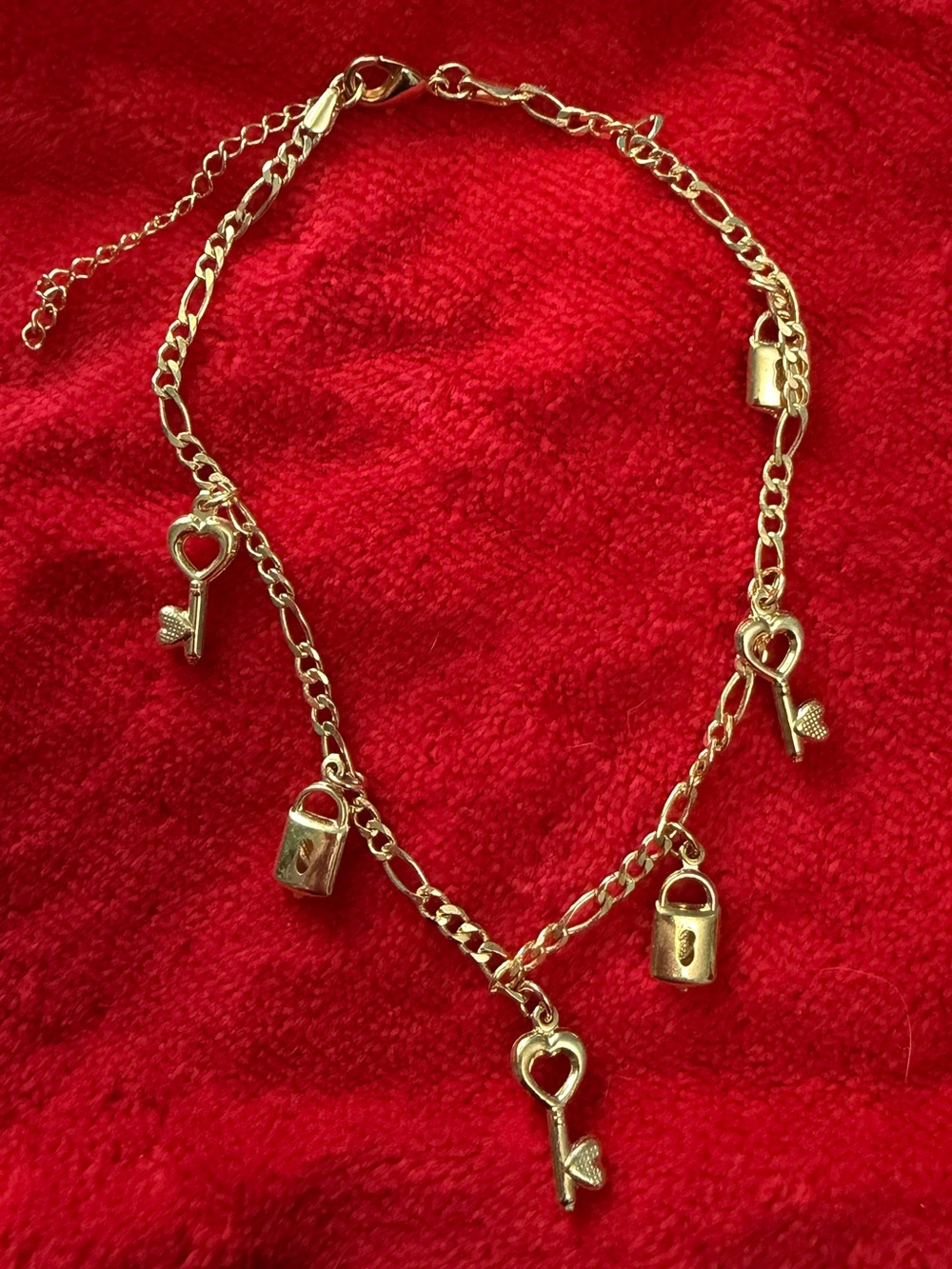 Gold Key & Lock Charm Necklace - Women Jewelry (gold color—costume jewelry)
